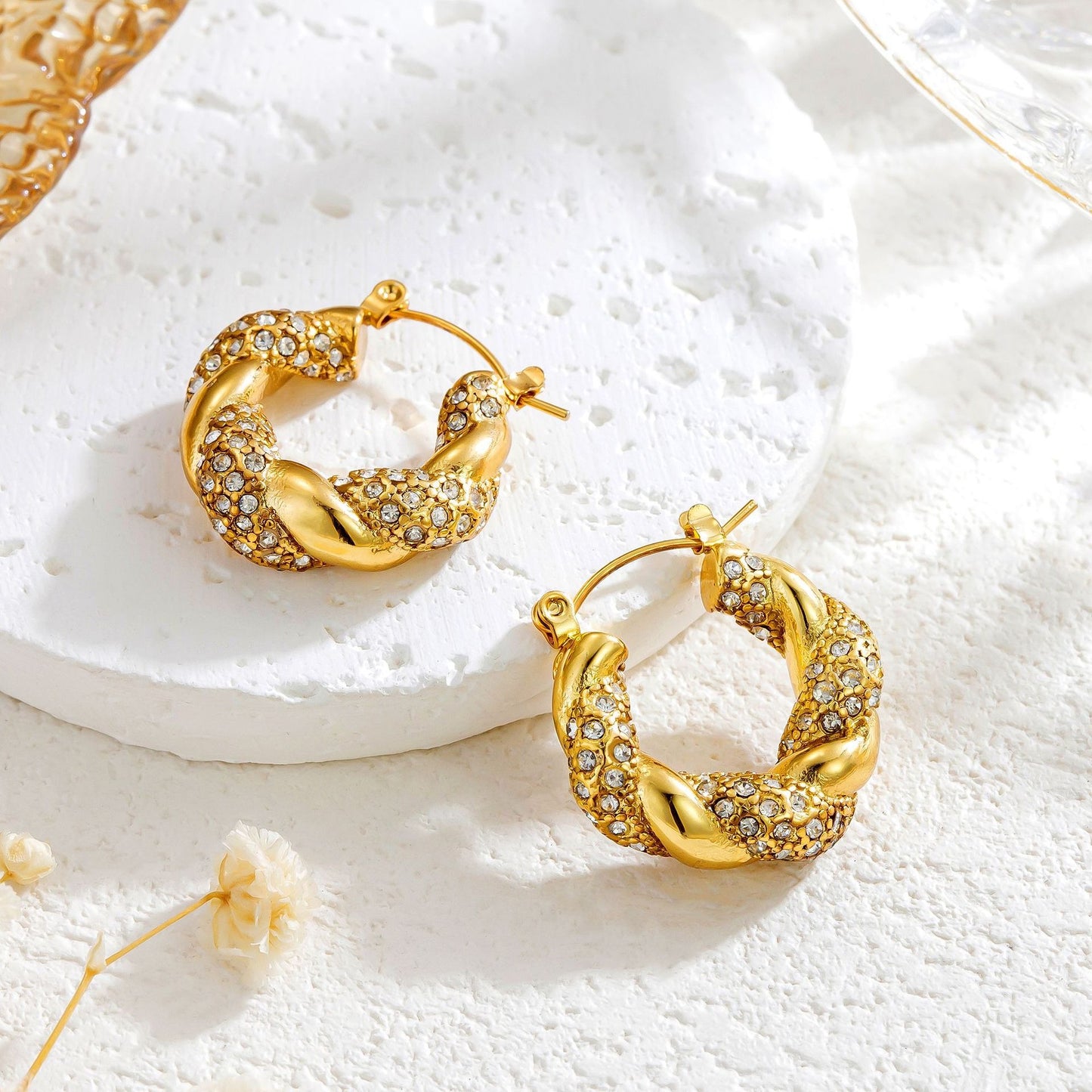 Aureva – Boucles d’oreilles U torsadé doré