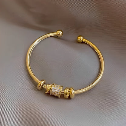Ella – Bracelet Ajustable avec Breloques Dorées