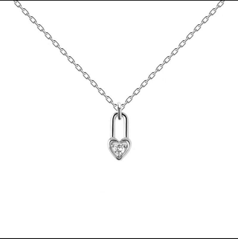 Yura – Collier Pendentif Cœur Serrure