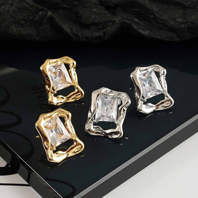 Hana – Boucles d’Oreilles Pierre Dorée Liquide