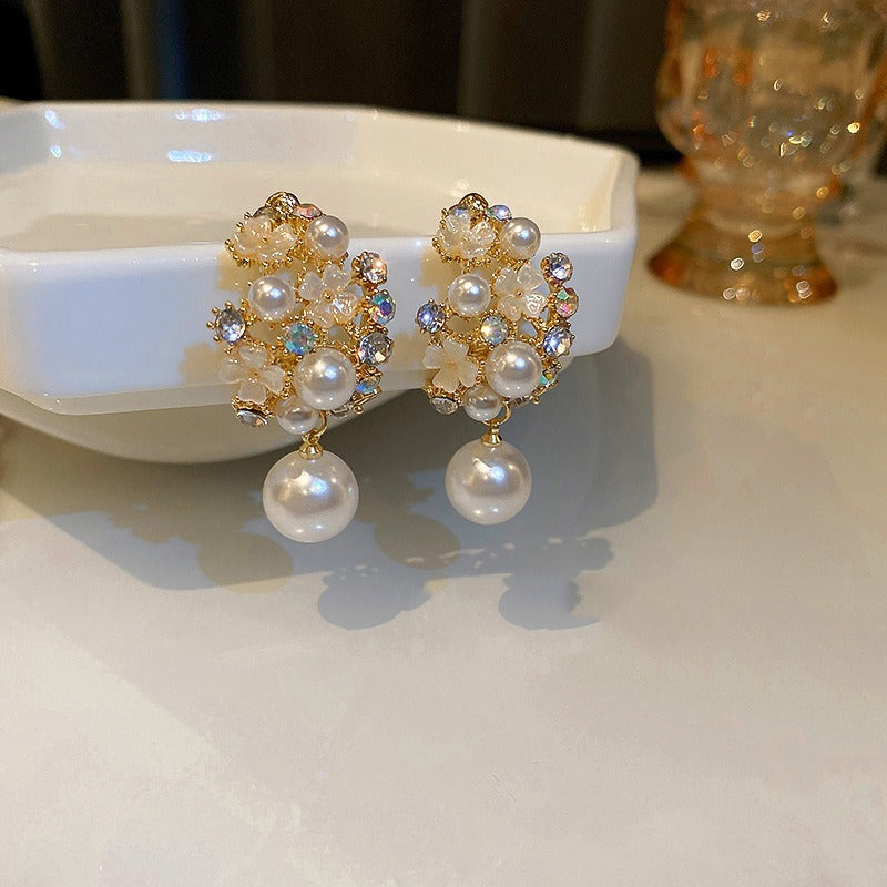 Kaori – Boucles d’Oreilles Fleur Élégante et Perle