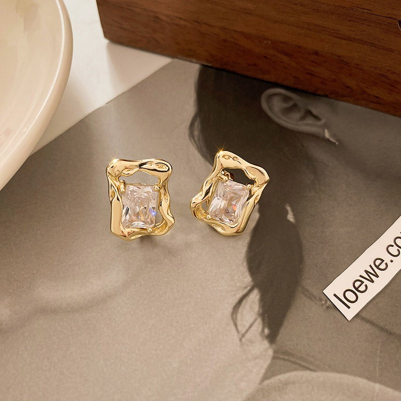 Hana – Boucles d’Oreilles Pierre Dorée Liquide