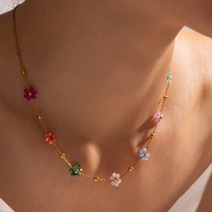 Karylle – Collier Doré à Petites Fleurs Colorées