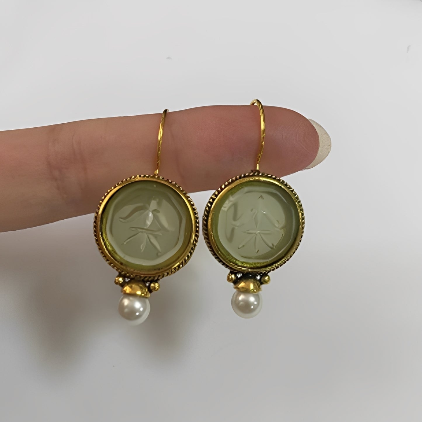 Lena – Boucles Antiques Pierre Verte et Perle