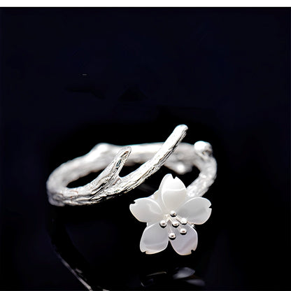 Lilou – Bague Vintage Ajustable avec Fleur Blanche