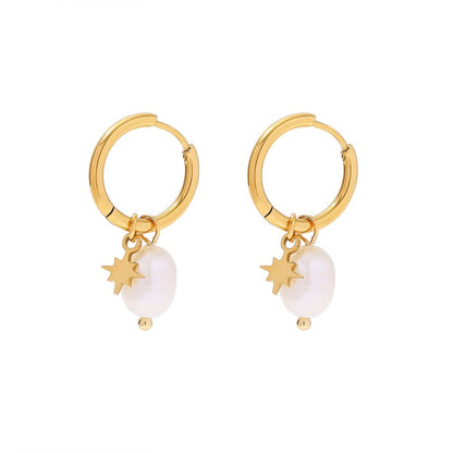 Silke – Boucles d’Oreilles Étoile et Perle d’Eau Douce Dorées