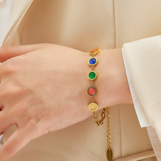 Maisie – Bracelet Doré avec Pierre Colorée