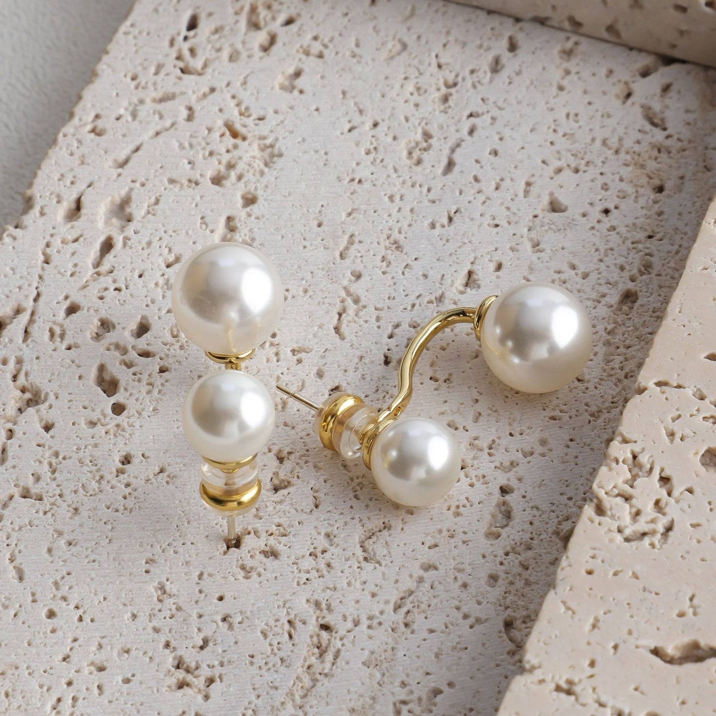 Mav – Boucles d’Oreilles Puces Double Perle Élégantes