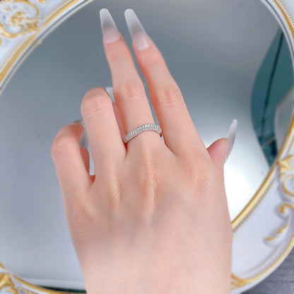 Reiko – Bague Demi-Ligne de Diamants Empilable