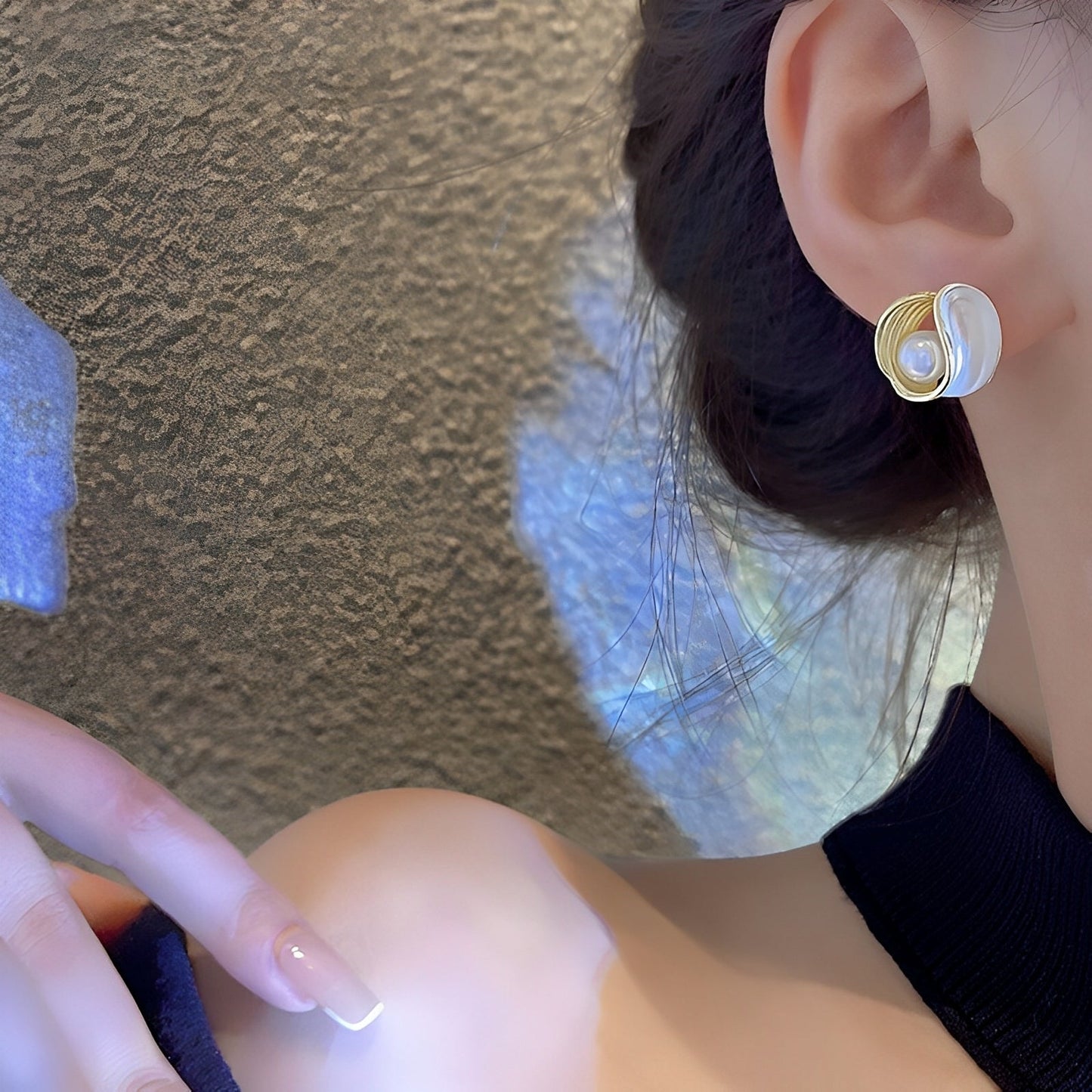 Aimee – Boucles d'Oreilles de Luxe avec Opale Blanche et Perles en Or