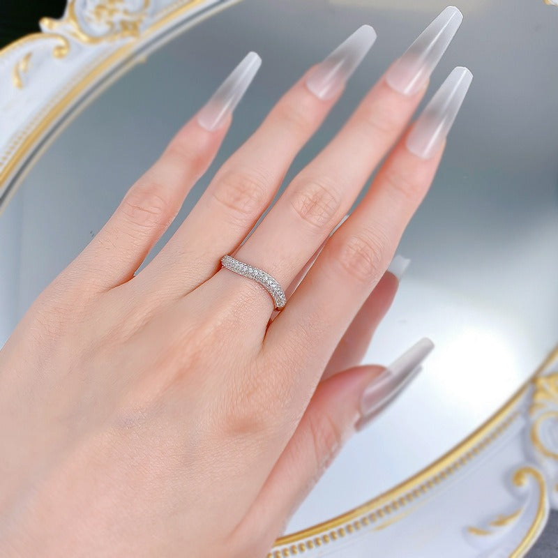 Reiko – Bague Demi-Ligne de Diamants Empilable