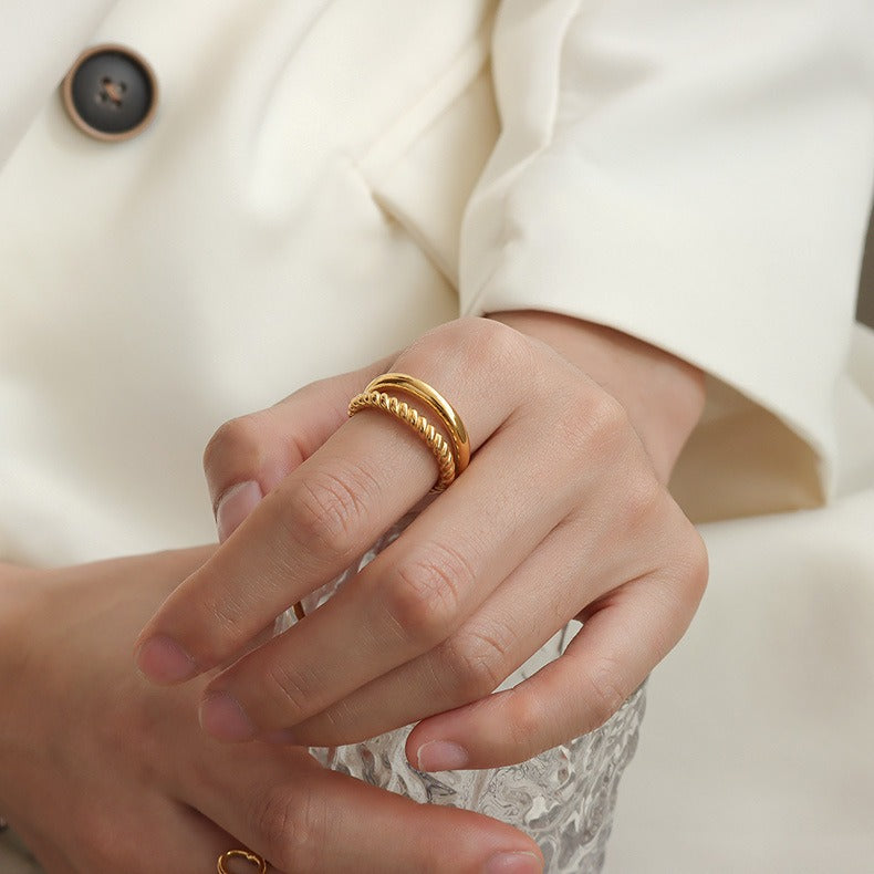 Adele – Bague Twist Double en Or Poli