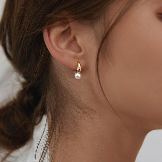 Valeria – Boucles d’Oreilles Uniques en Perles Dorées