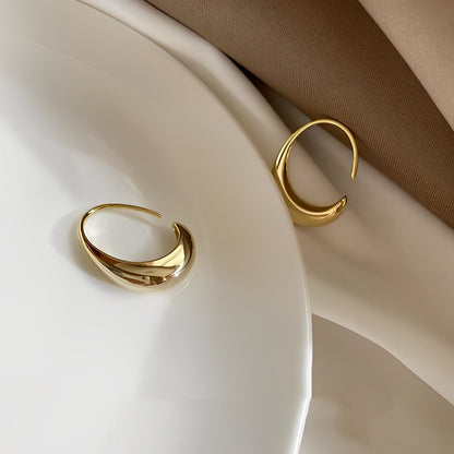 Almera – Boucles d'Oreilles Dorées de Luxe