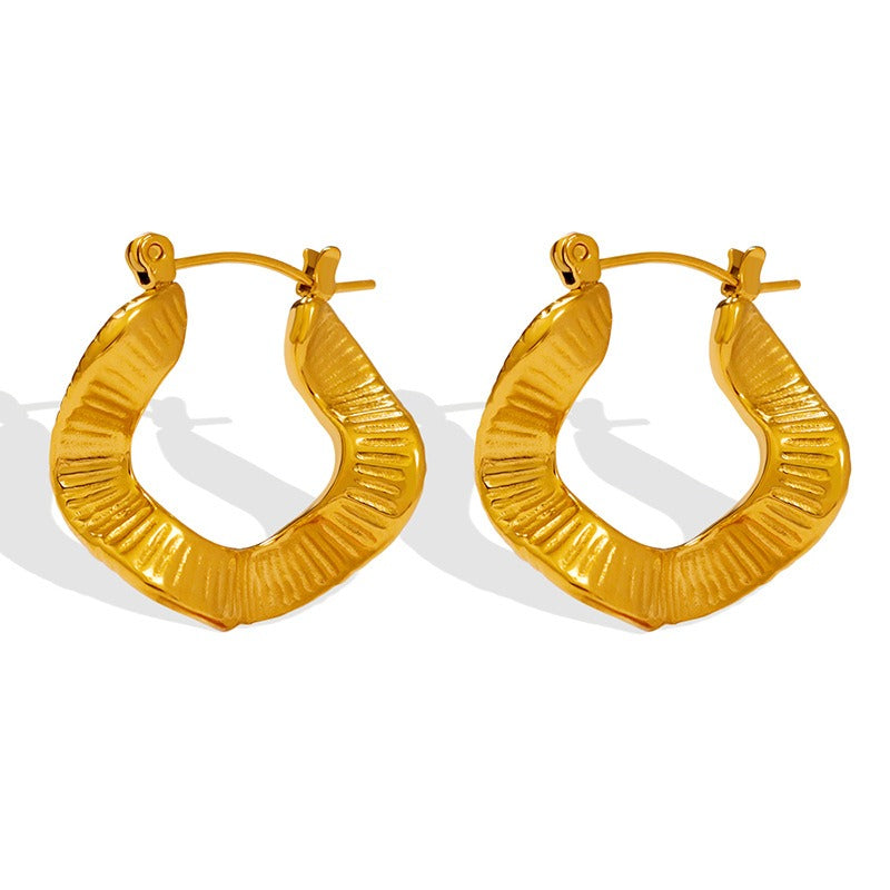 Alba – Boucles d’Oreilles Ondulées en Acier Titane