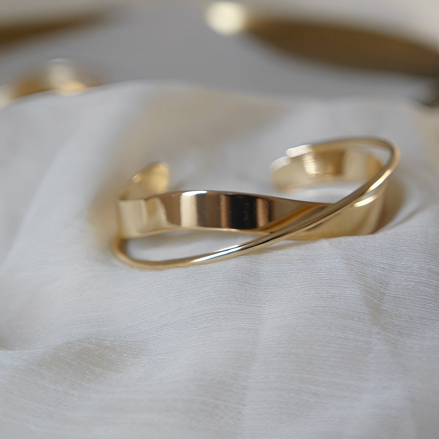 Lina – Bracelet Classique en Couleur Dorée