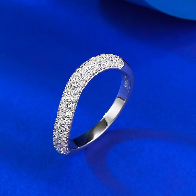Reiko – Bague Demi-Ligne de Diamants Empilable