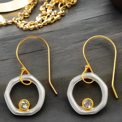 Isolde – Boucles d’Oreilles Vintage en Zircon avec Détail Doré et Argenté