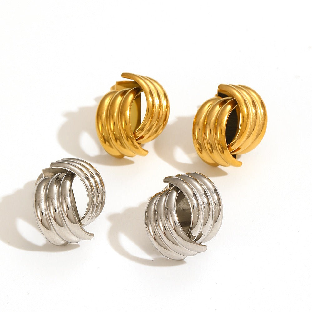 Selene – Clous d’Oreilles Croix en Acier Titane