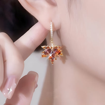 Regine – Boucles Feuille Dorée avec Zirconium