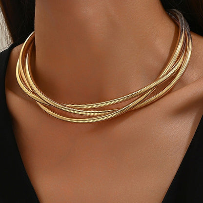 Mae – Collier Ras-de-Cou Doré à Trois Rangs