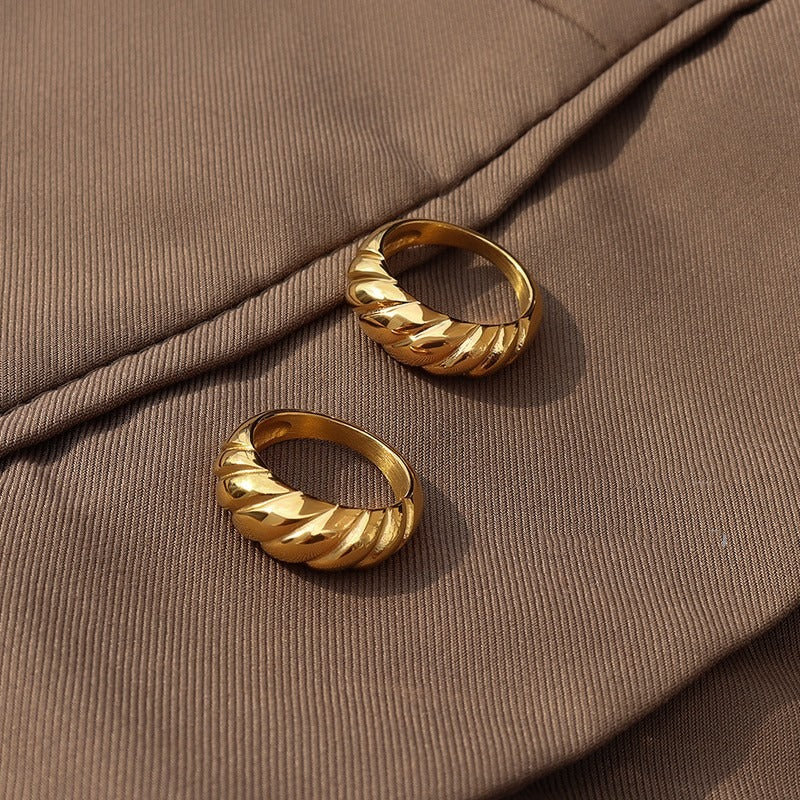 Kris – Bague Rétro Industrielle à Motif Ondulé