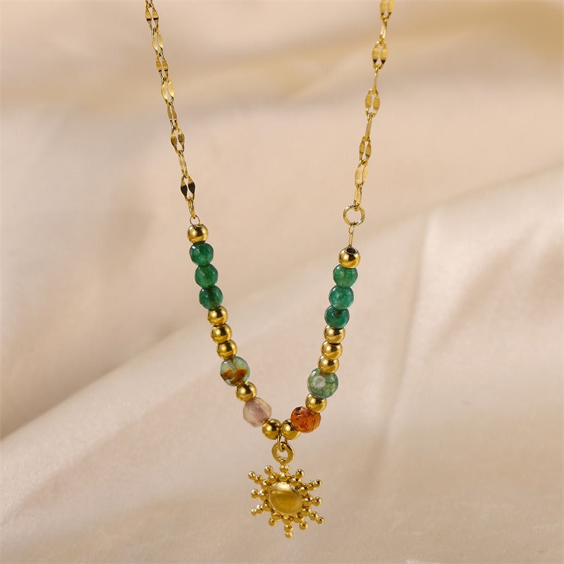 Syra – Collier Soleil en Pierres Naturelles Dorées