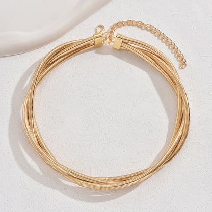 Mae – Collier Ras-de-Cou Doré à Trois Rangs