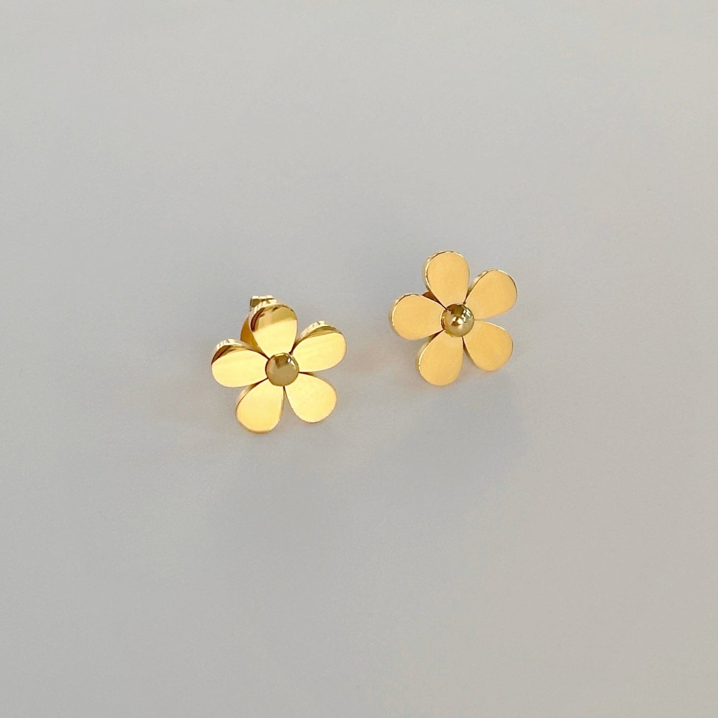 Diane – Boucles d'oreilles Fleur Marguerite Élégantes