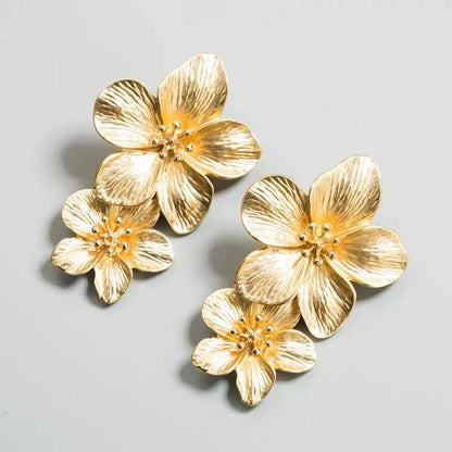 Shannon – Boucles d’Oreilles Dorées Fleur Épanouie