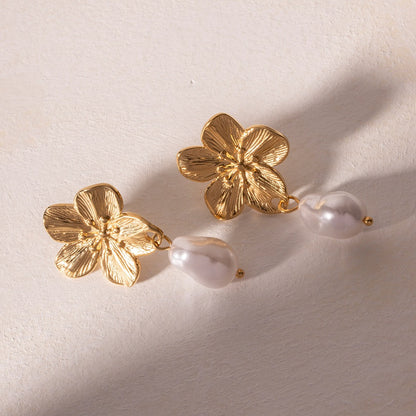 Ember – Boucles d’Oreilles Fleur Blossom avec Perle Dorées