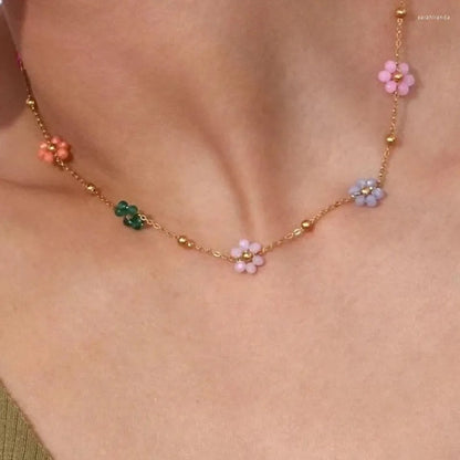Karylle – Collier Doré à Petites Fleurs Colorées