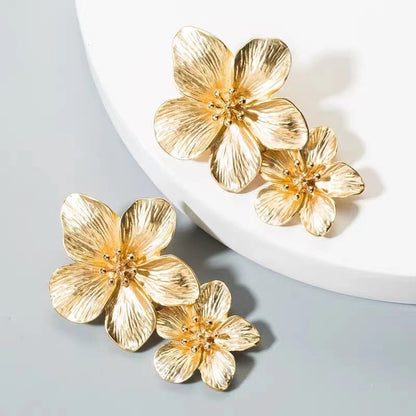 Shannon – Boucles d’Oreilles Dorées Fleur Épanouie