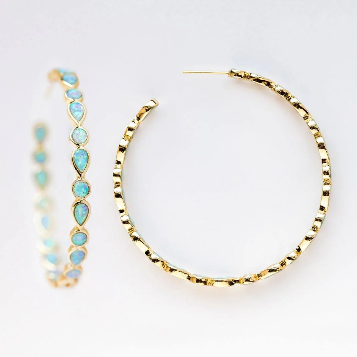 Raya – Créoles Dorées Vintage à Opale Bleue