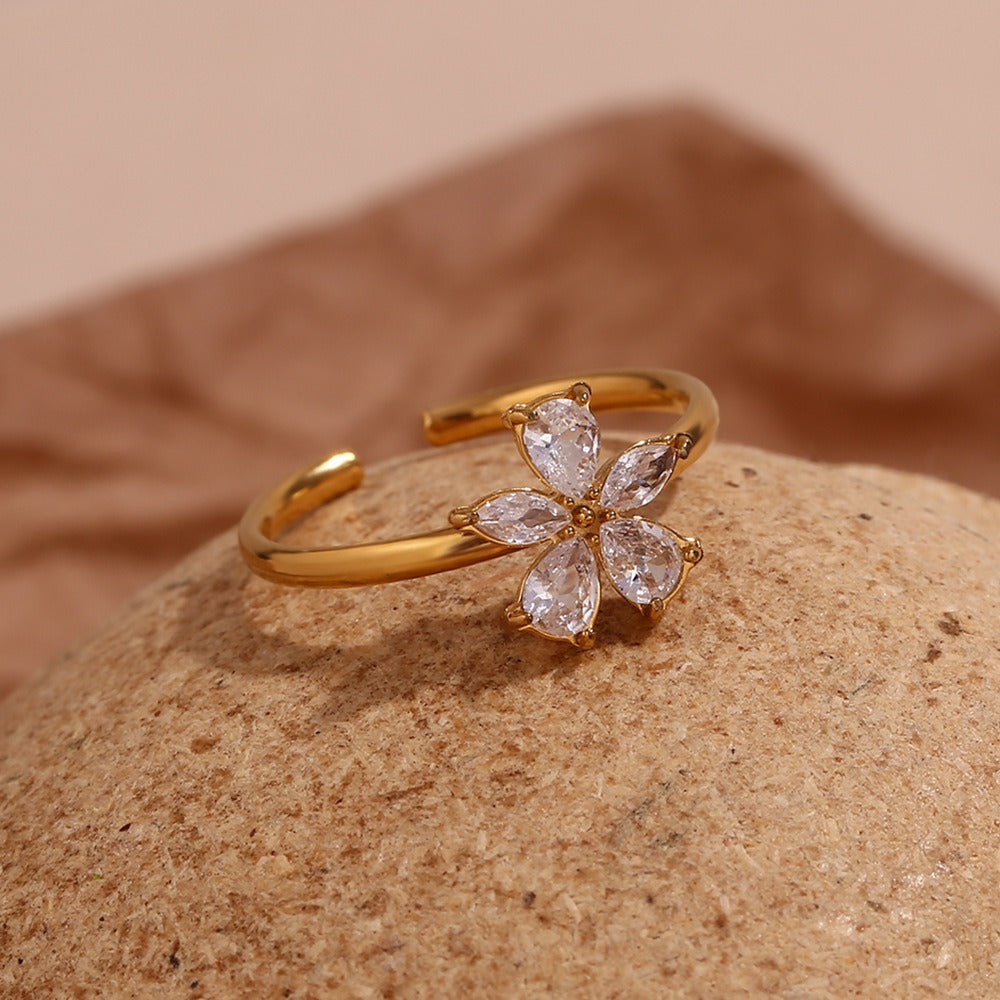 Jikka – Bague Fleur Dorée à Cinq Pétales