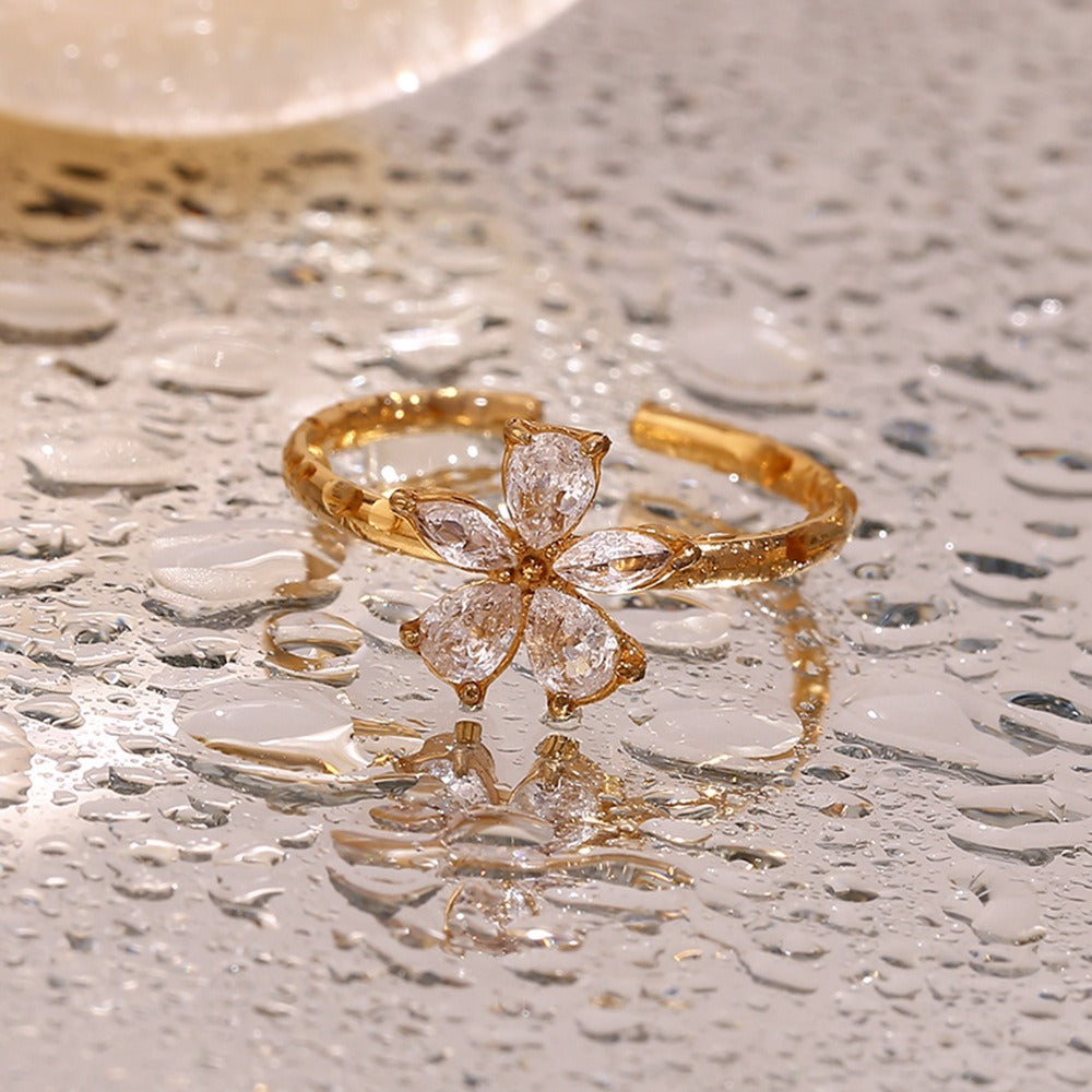 Jikka – Bague Fleur Dorée à Cinq Pétales
