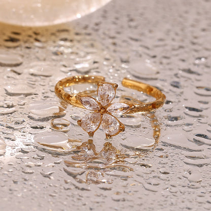 Jikka – Bague Fleur Dorée à Cinq Pétales