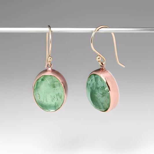Verona – Boucles Dorées Cristaux Verts Éclatants