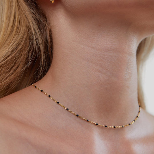 Yara – Collier de Perles Noires Élégantes