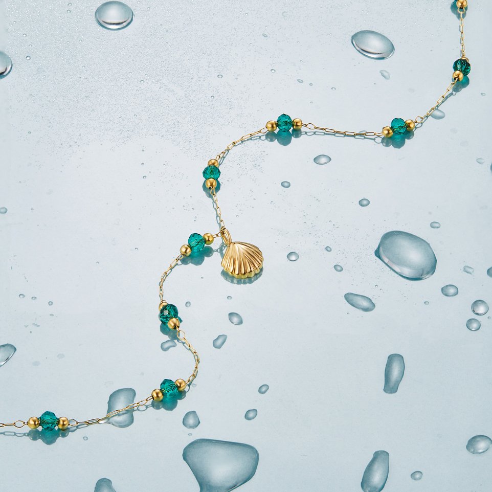 Nerissa – Collier Doré Coquillage et Perles Vertes