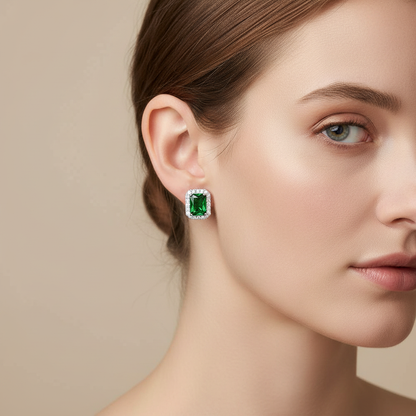 Elianne – Boucles Carrées Serties de Zircons Verts