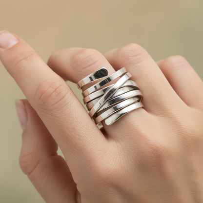 Kael – Bague Anneau Enroulé Style Industriel en Métal