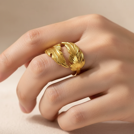 Klio – Bague Plume Élégante en Acier Inoxydable
