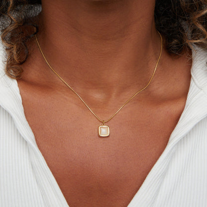 Riva – Collier Pendentif en Pierre de Lune Irisée