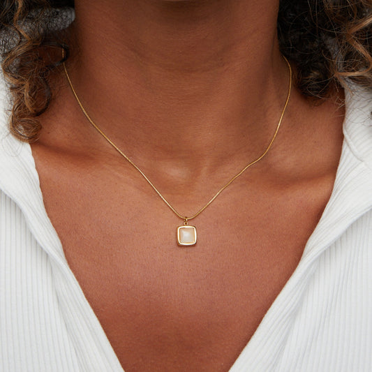 Riva – Collier Pendentif en Pierre de Lune Irisée
