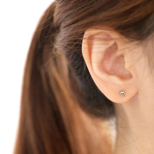 Reem - Boucles d'oreilles Clous Petit Crâne