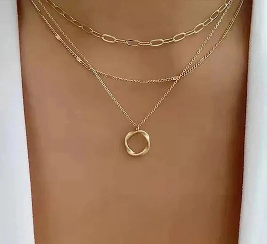 Michelle – Collier Vintage Doré à Chaînes Superposées et Pendentif
