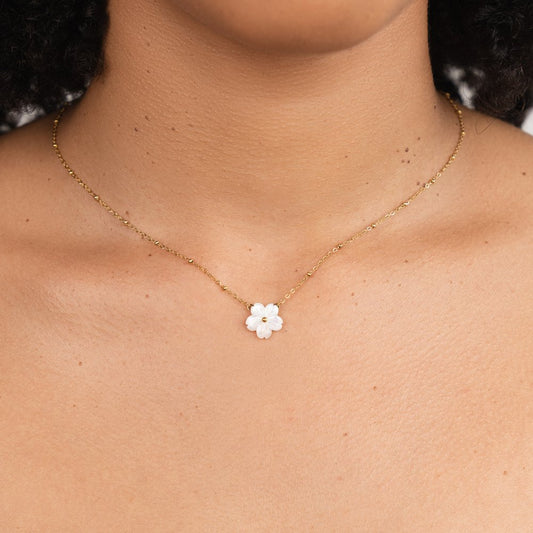 Jennie – Collier Fleur Blanche