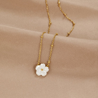 Jennie – Collier Fleur Blanche