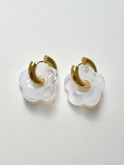 Créoles donut blanches avec pendentif fleur